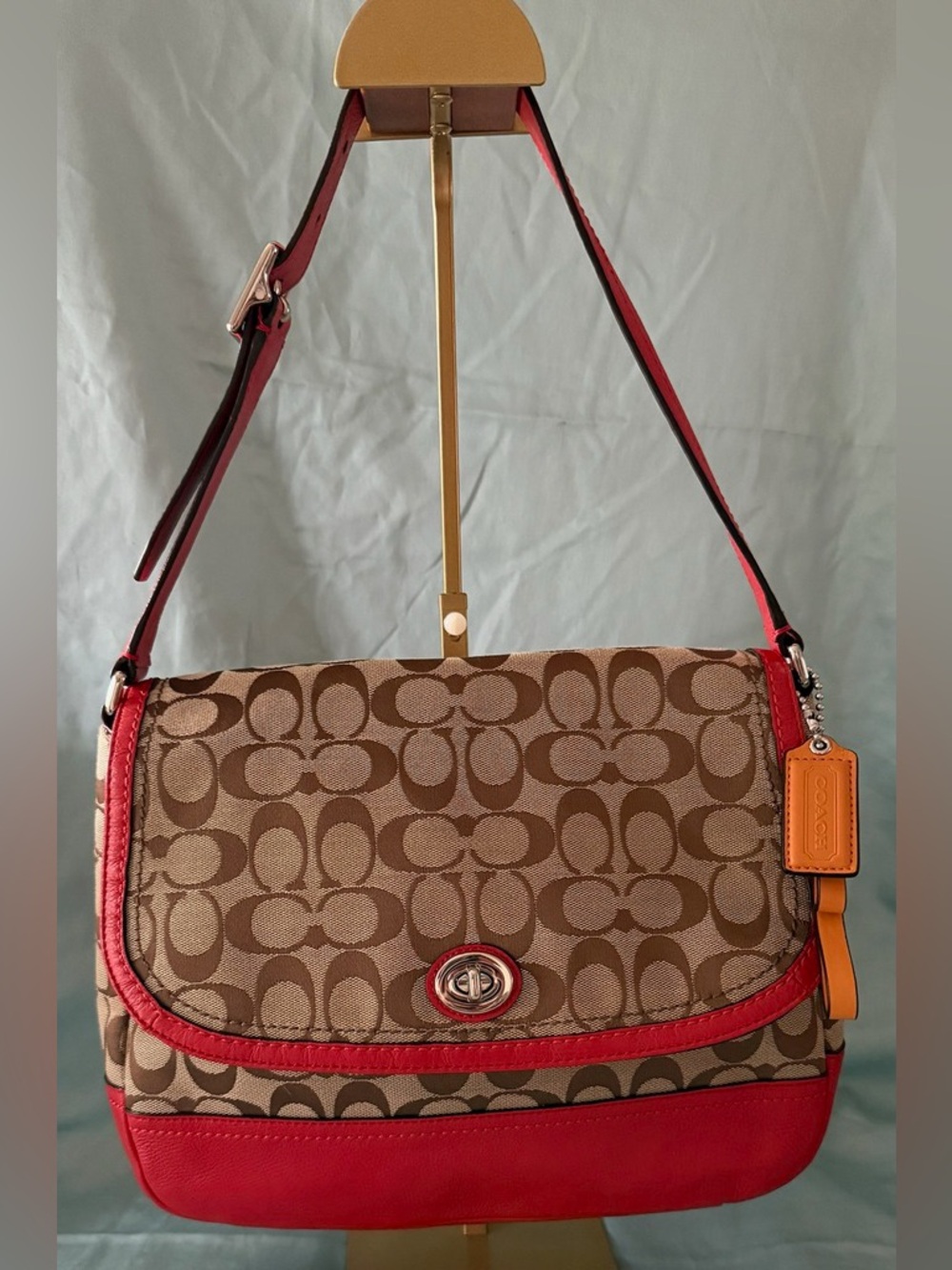 Coach PARK SIGNATURE FLAP BAG
F23933 Khaki/Vermilion